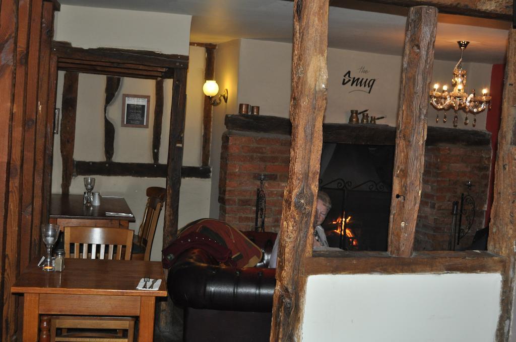 סאפרון וולדן Queens Head Inn מראה חיצוני תמונה