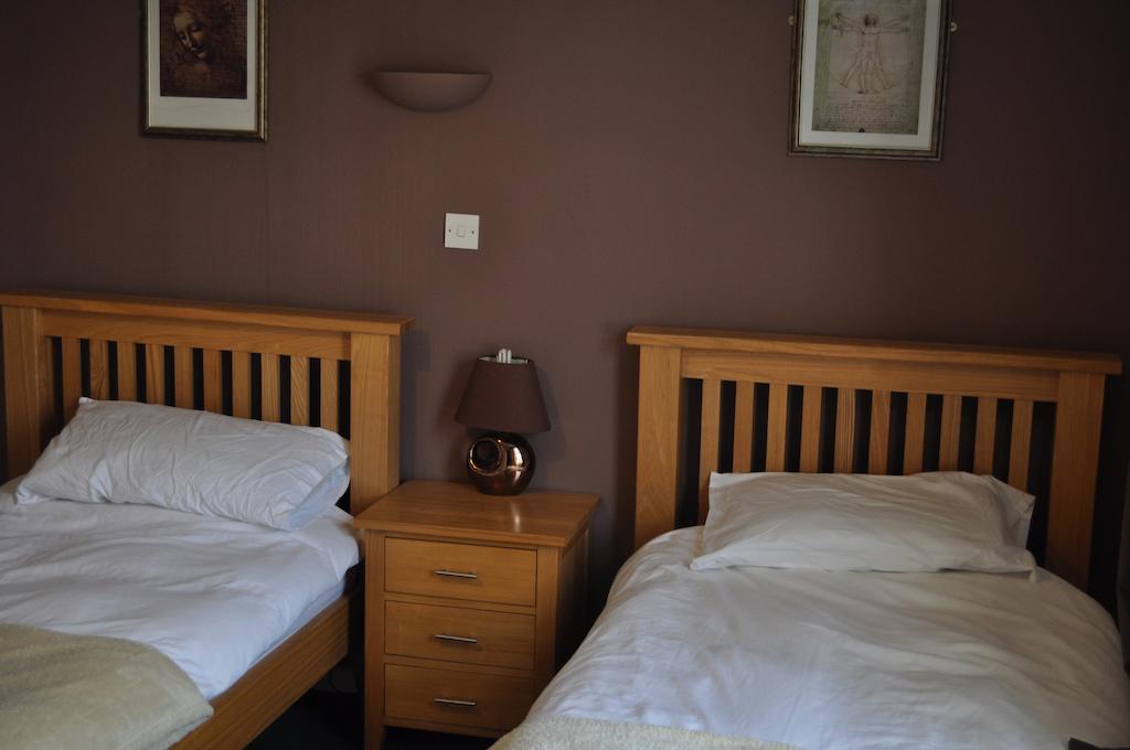 סאפרון וולדן Queens Head Inn חדר תמונה