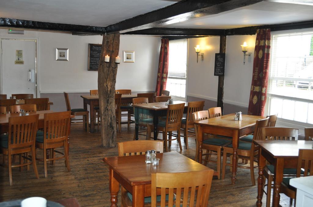 סאפרון וולדן Queens Head Inn מראה חיצוני תמונה
