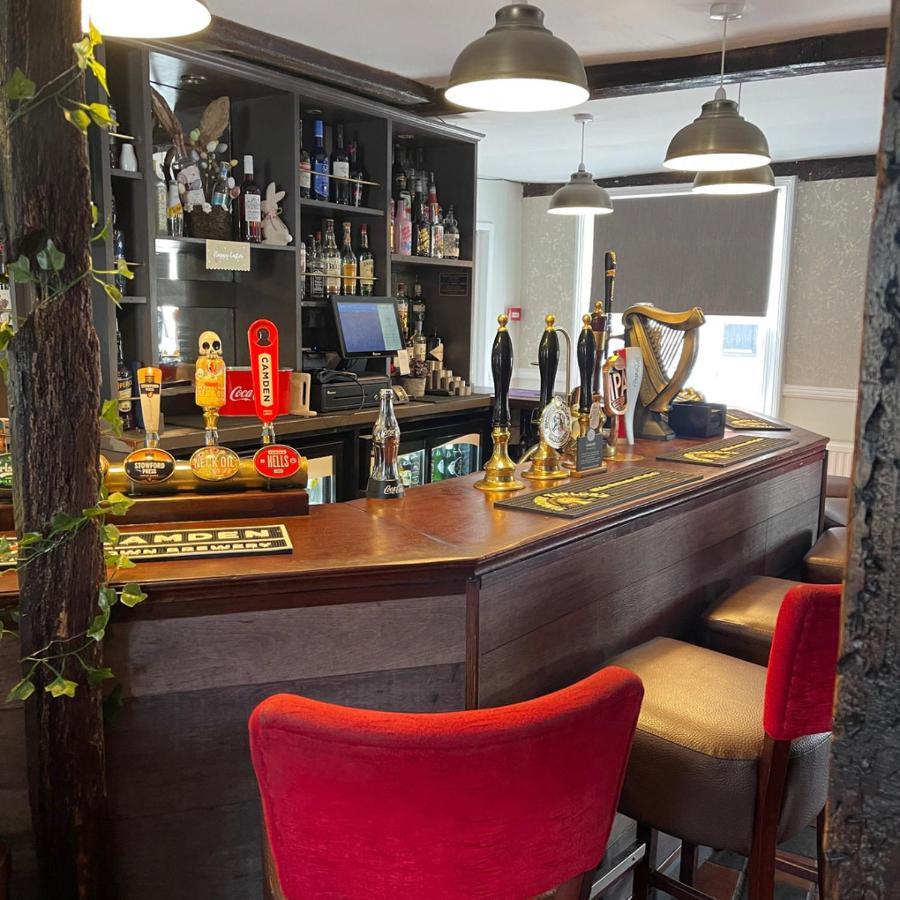 סאפרון וולדן Queens Head Inn מראה חיצוני תמונה