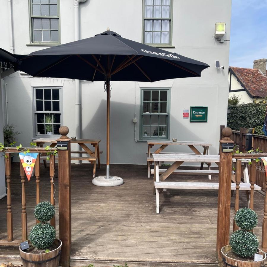 סאפרון וולדן Queens Head Inn מראה חיצוני תמונה