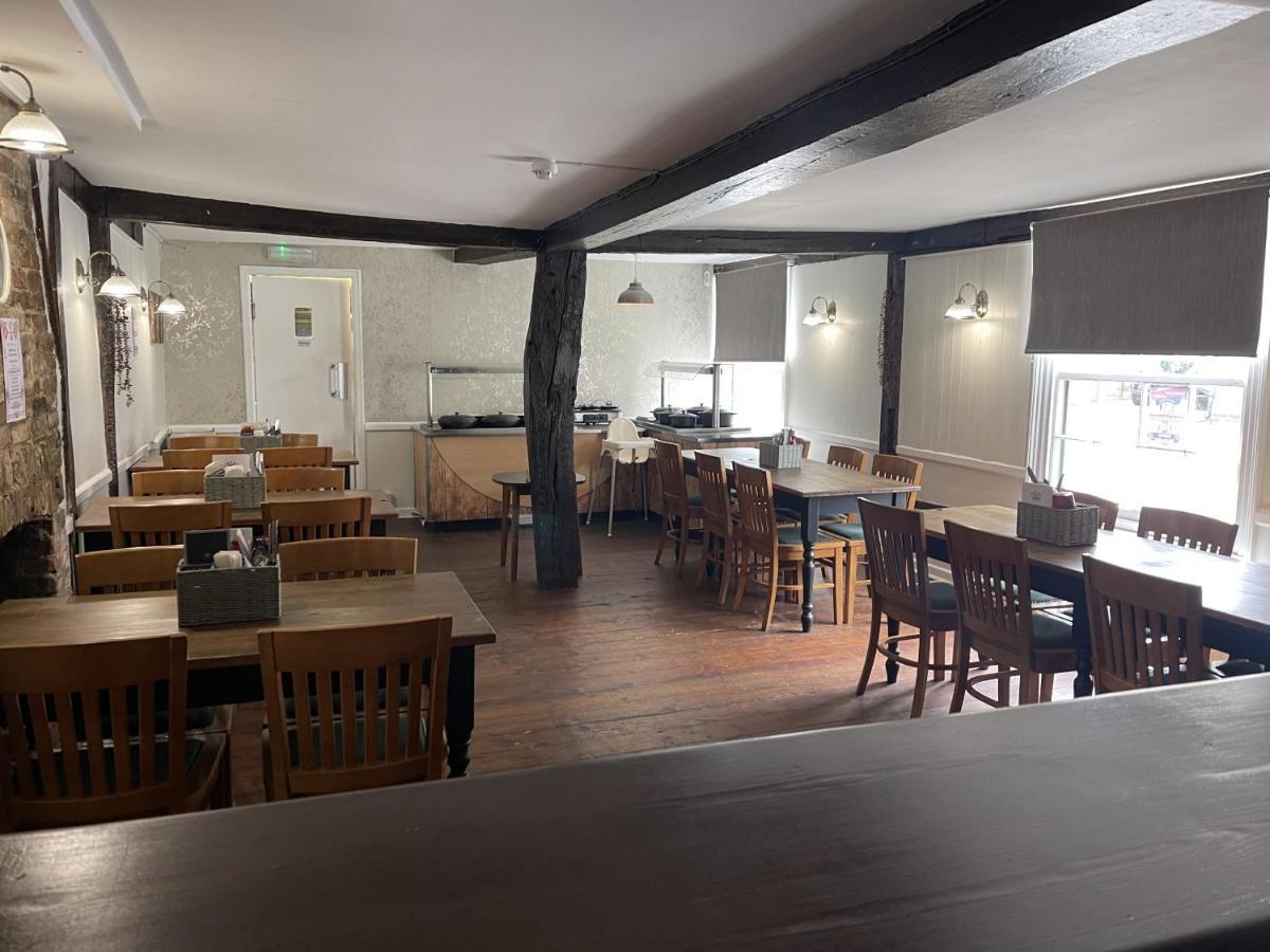 סאפרון וולדן Queens Head Inn מראה חיצוני תמונה