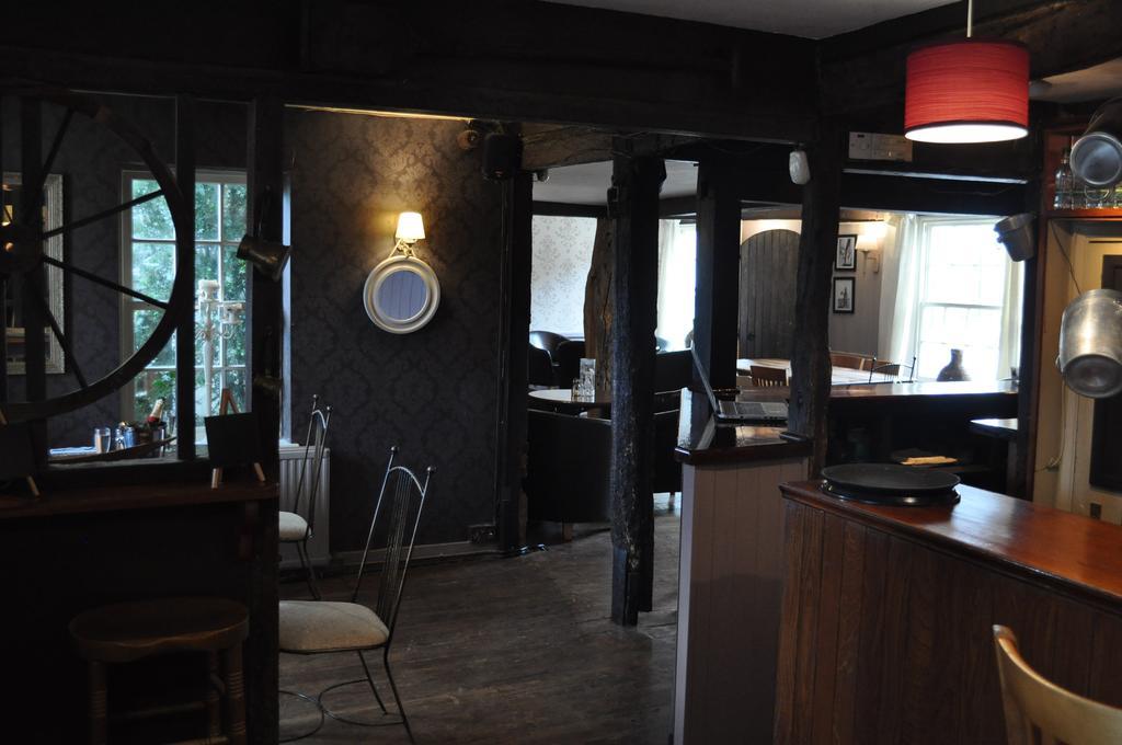 סאפרון וולדן Queens Head Inn מראה חיצוני תמונה