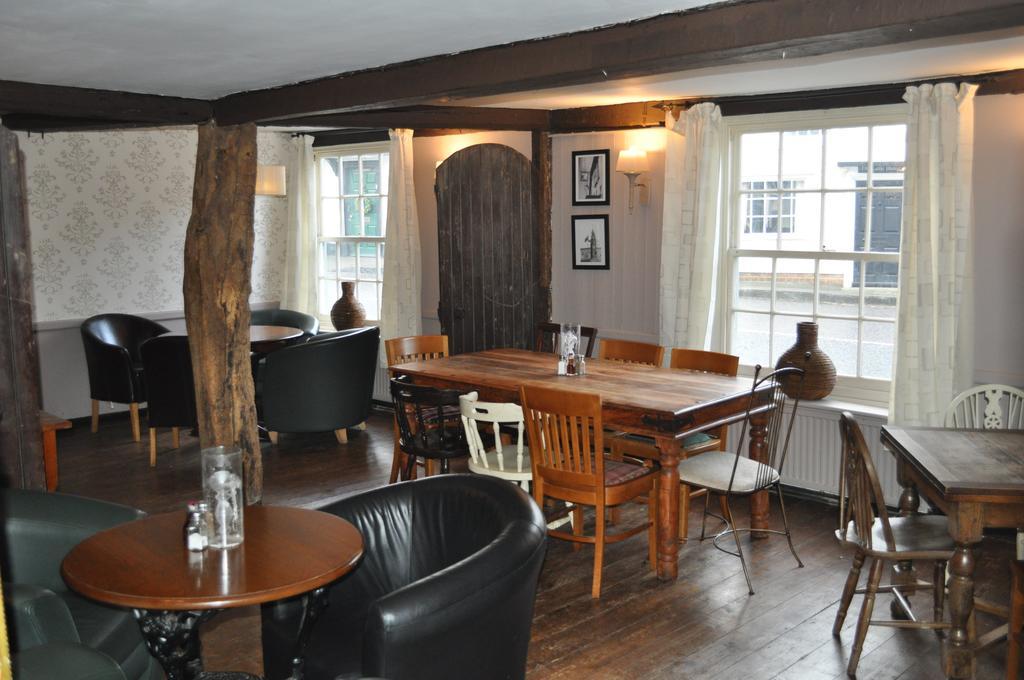 סאפרון וולדן Queens Head Inn מראה חיצוני תמונה