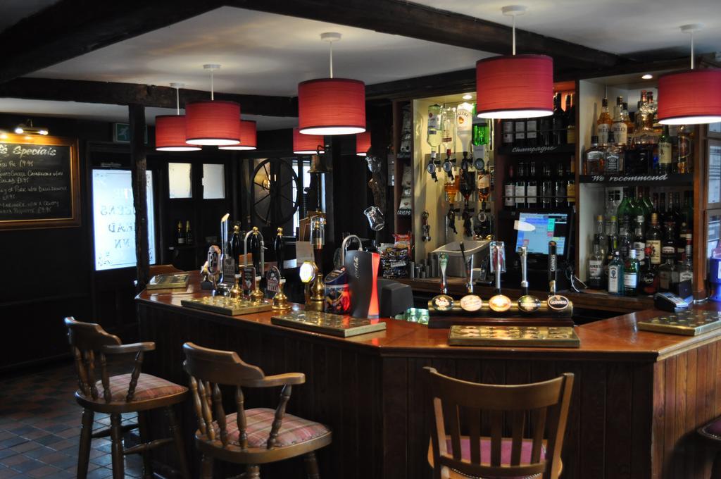 סאפרון וולדן Queens Head Inn מראה חיצוני תמונה